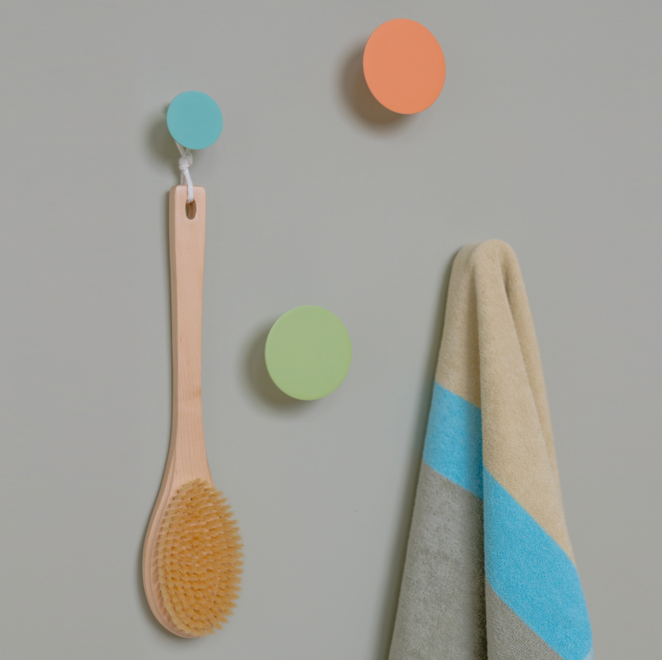 Set 4 colgadores pared colores verano