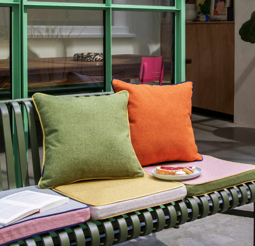 Cojin dos colores, verde y mostaza de 45x45 cm