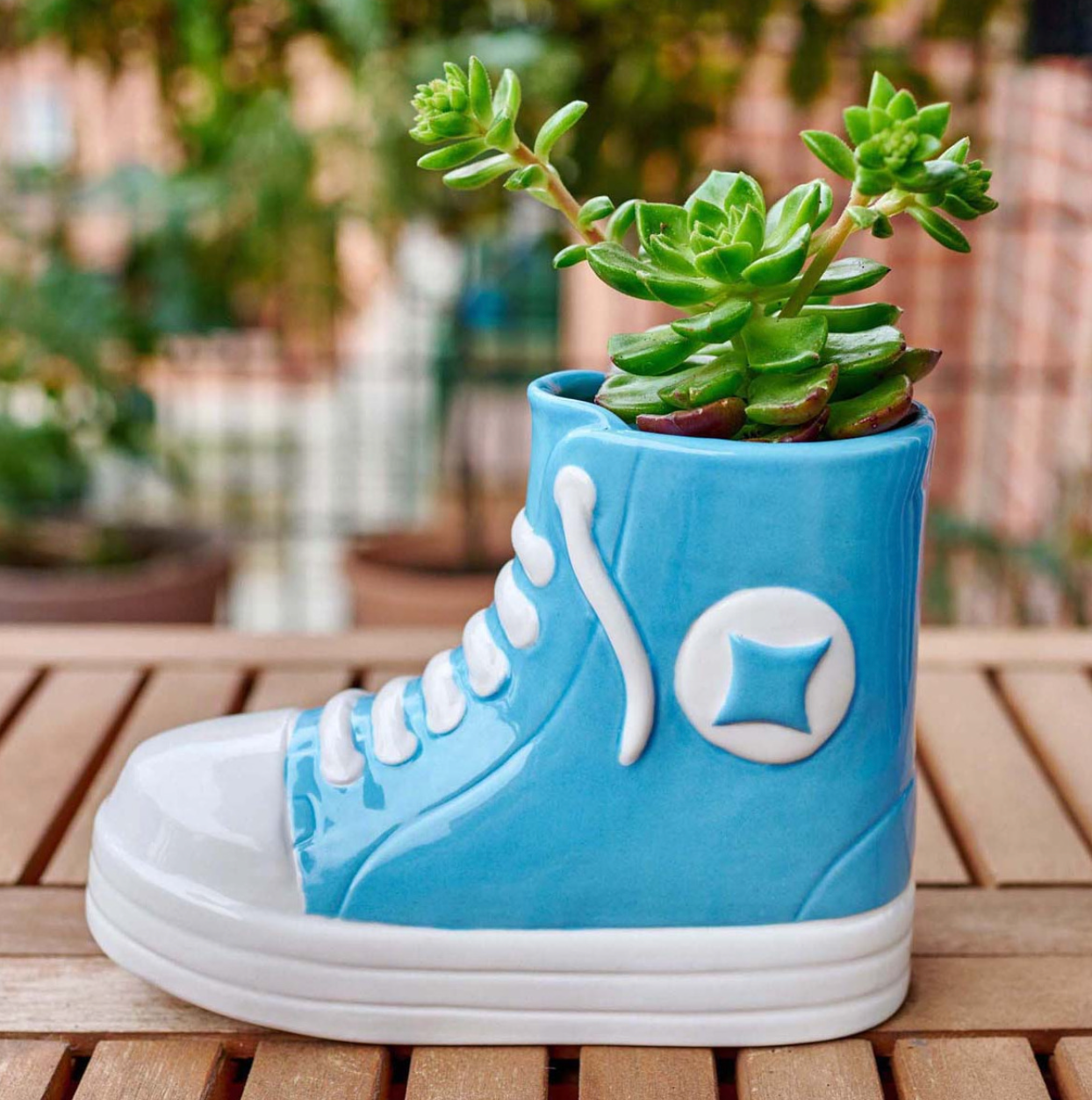Jarron en forma de zapatilla azul