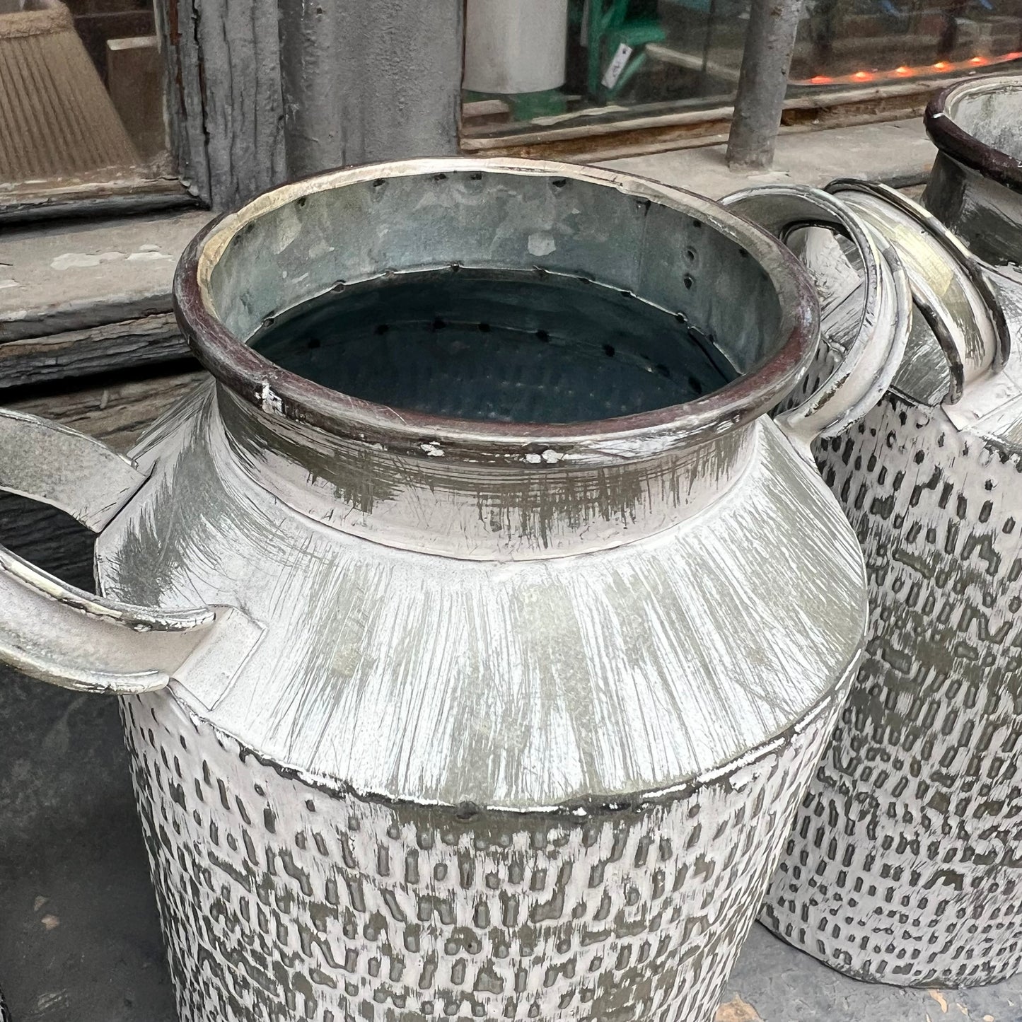 Recipiente metallico grande