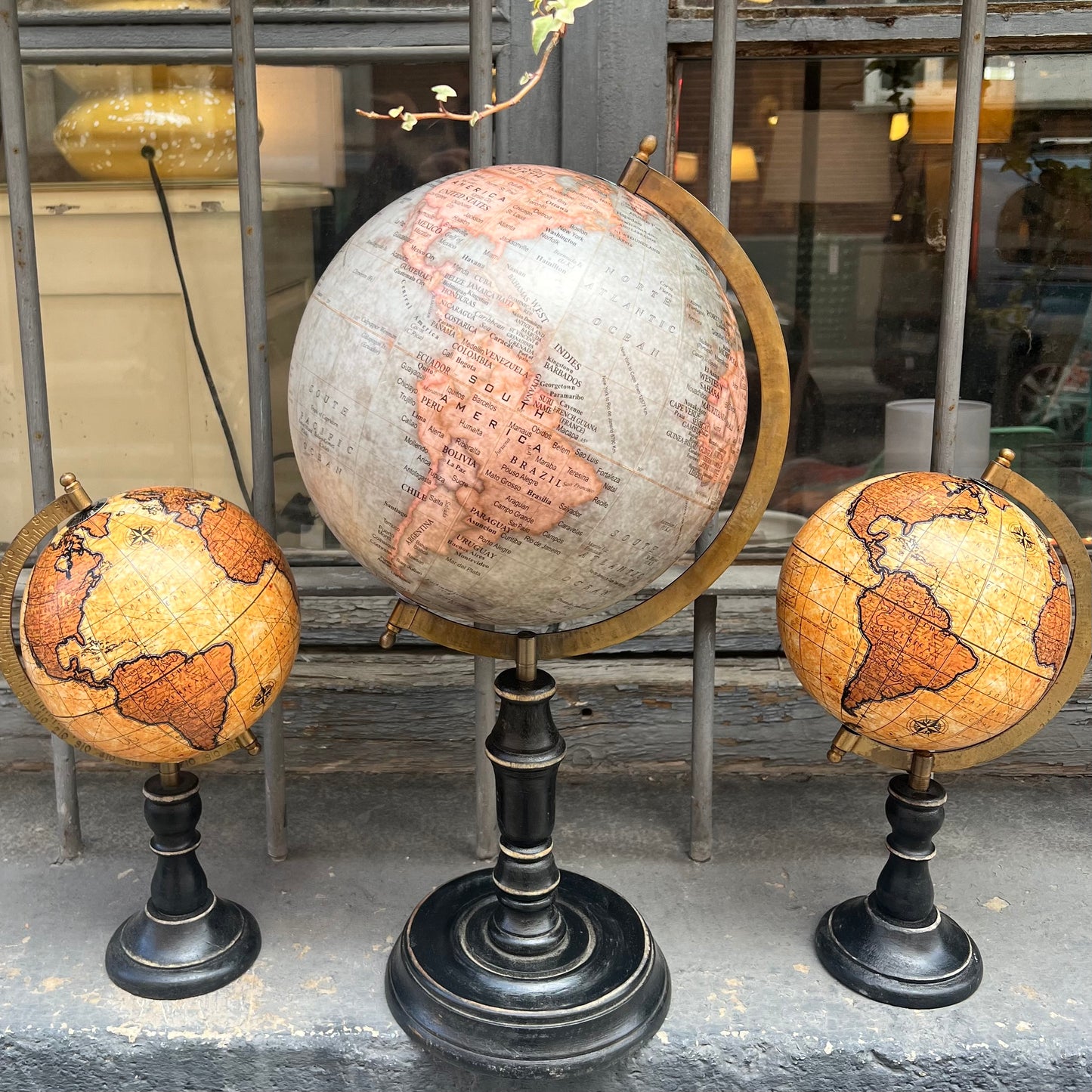Globo terráqueo grande