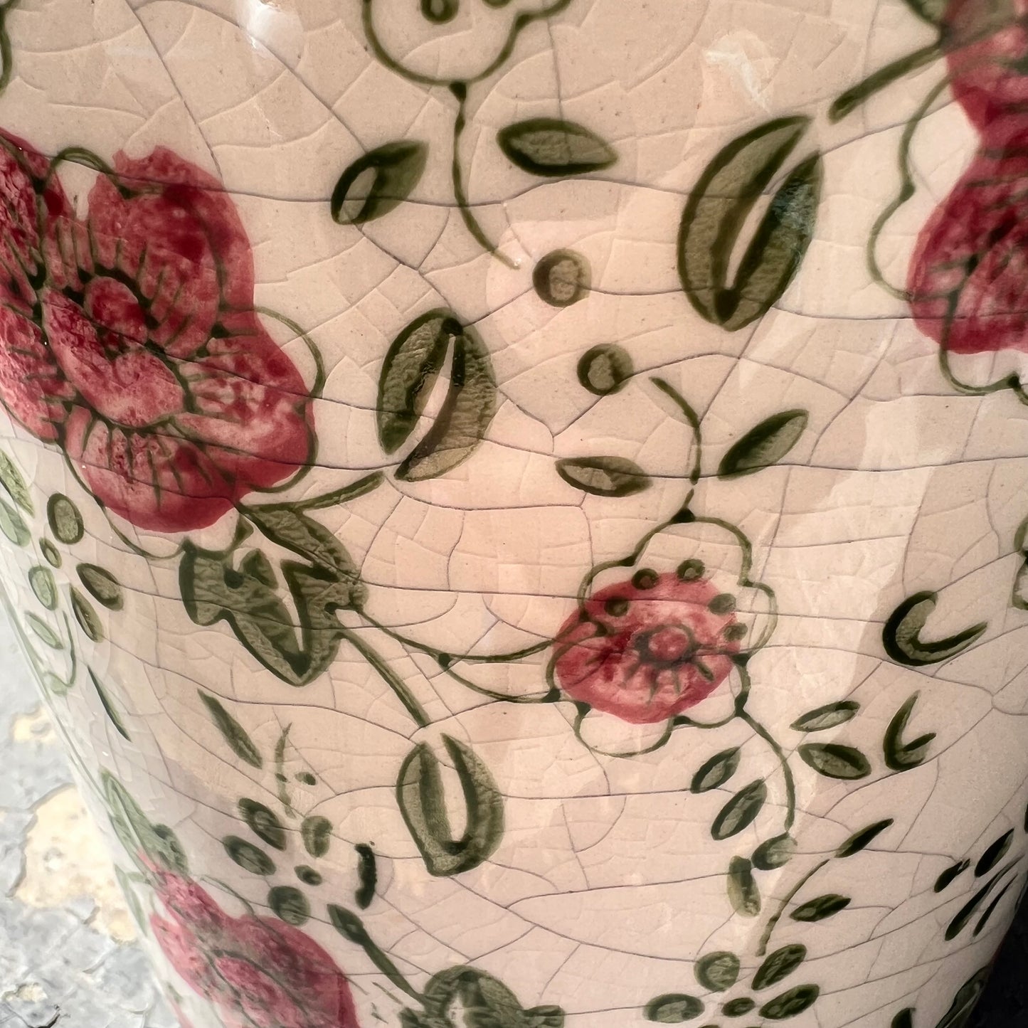 Macetero rosas craquelado