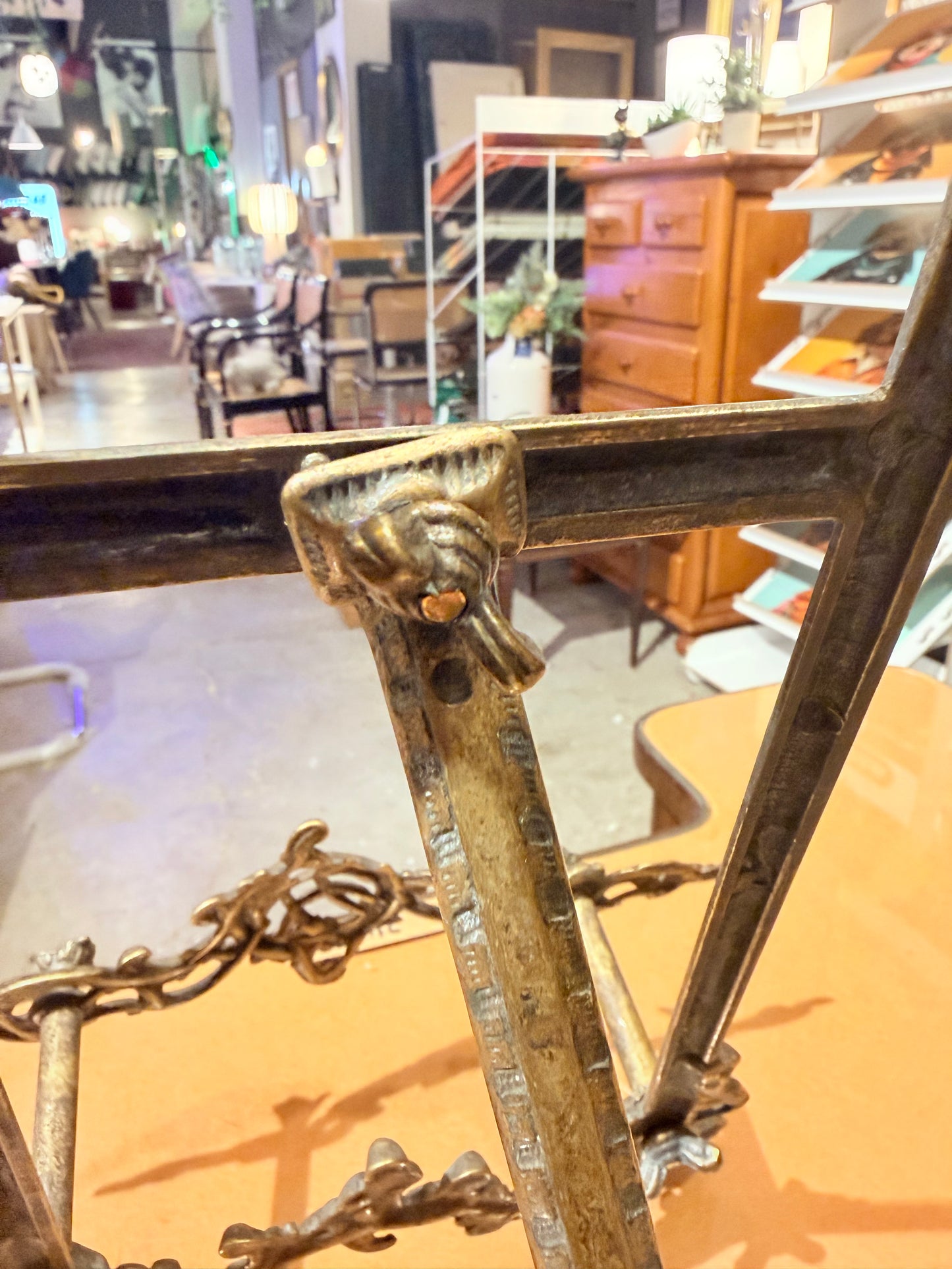 Soporte metálico antiguo