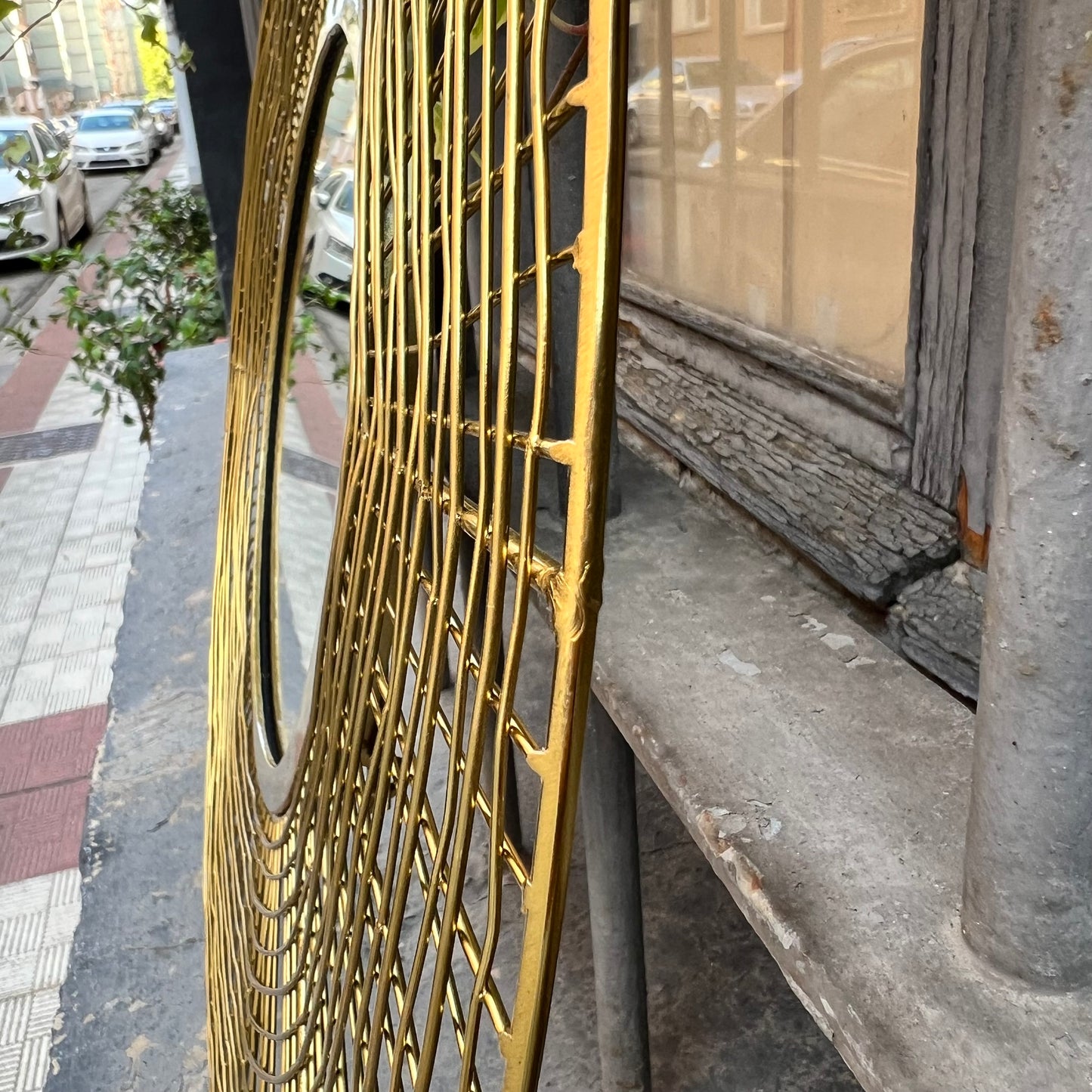 Espejo metálico dorado