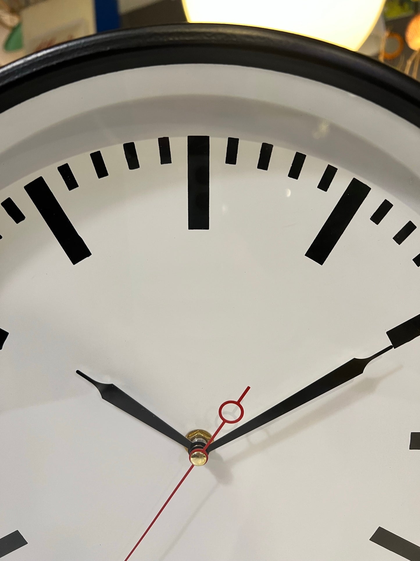 Reloj negro minimalista