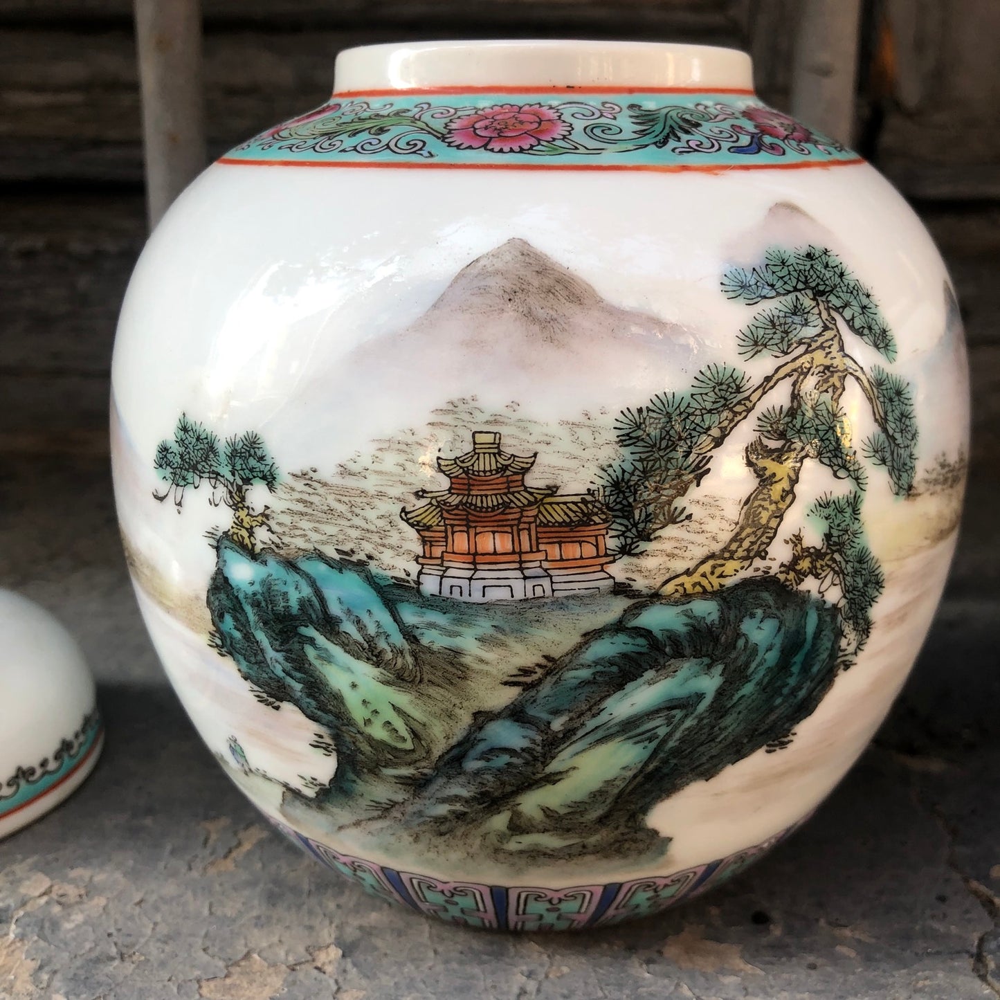 Recipiente chino con tapa