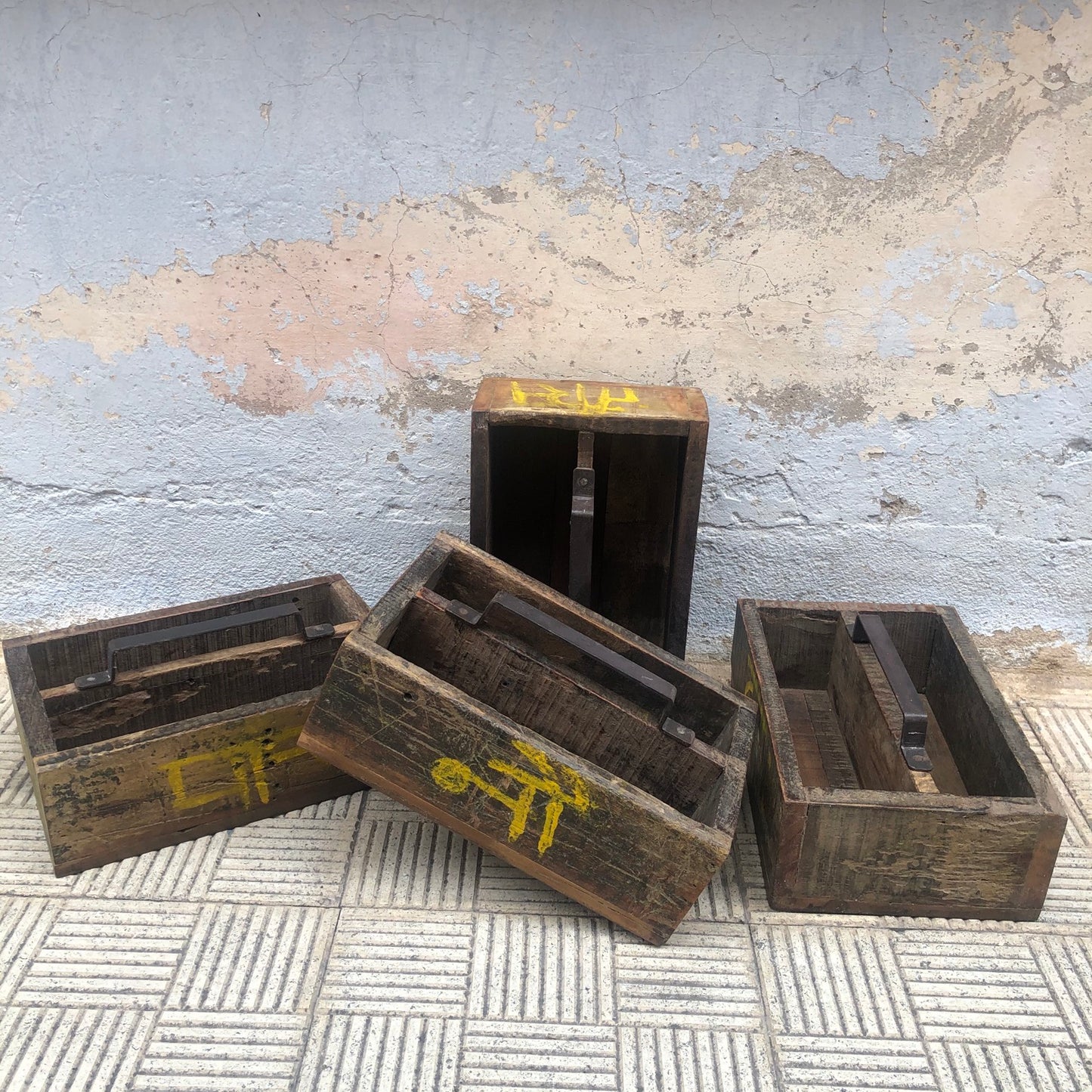 Caja de madera doble con asa