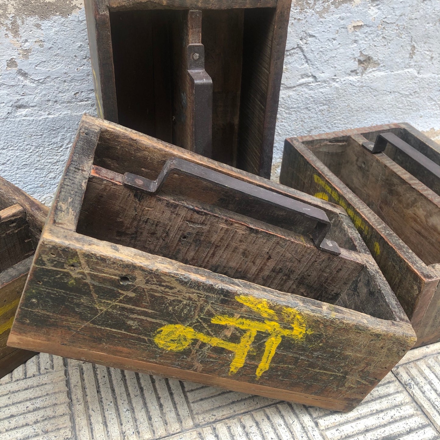 Caja de madera doble con asa