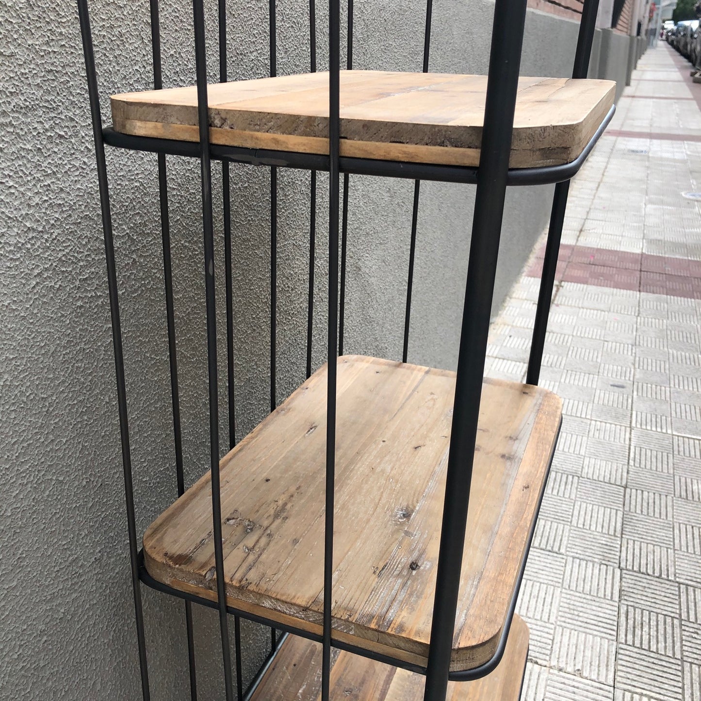 Estanteria de suelo metal y madera