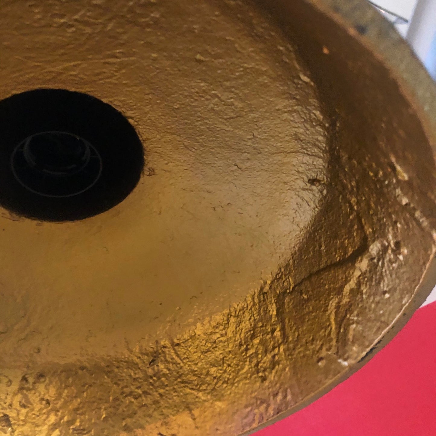 Lampara de hierro "basto" con interior dorado