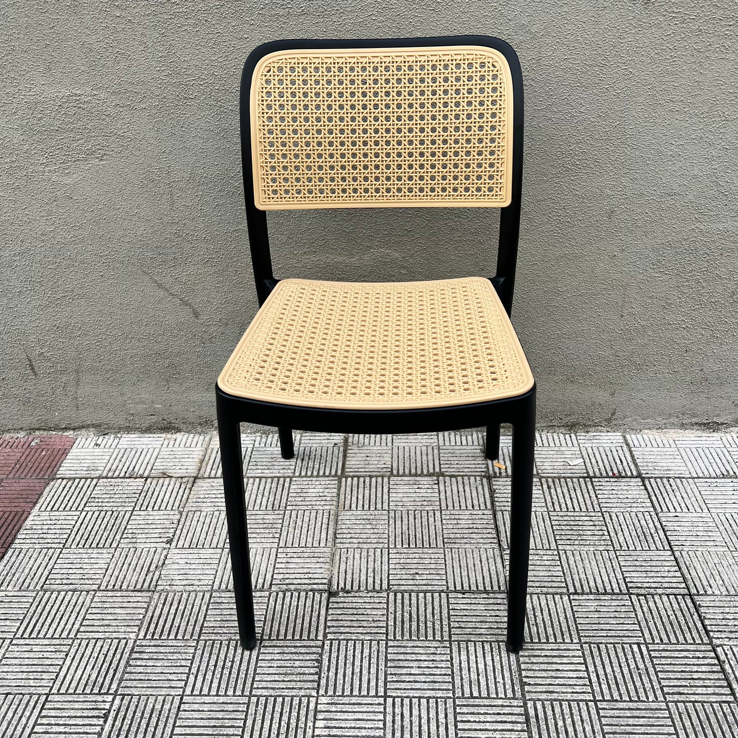 Silla mimbre plastico negro