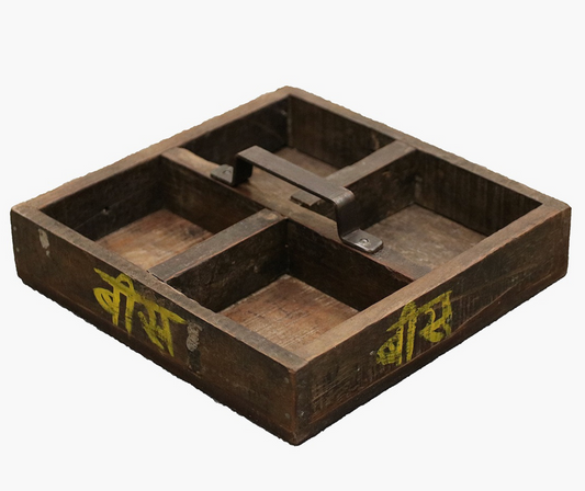 Caja de madera con 4 compartimentos