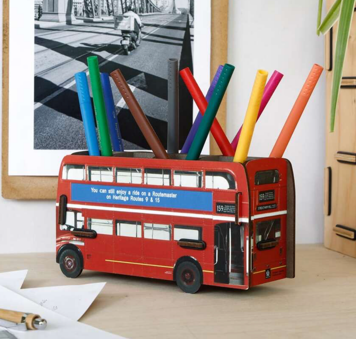 Portalapices autobus ingles