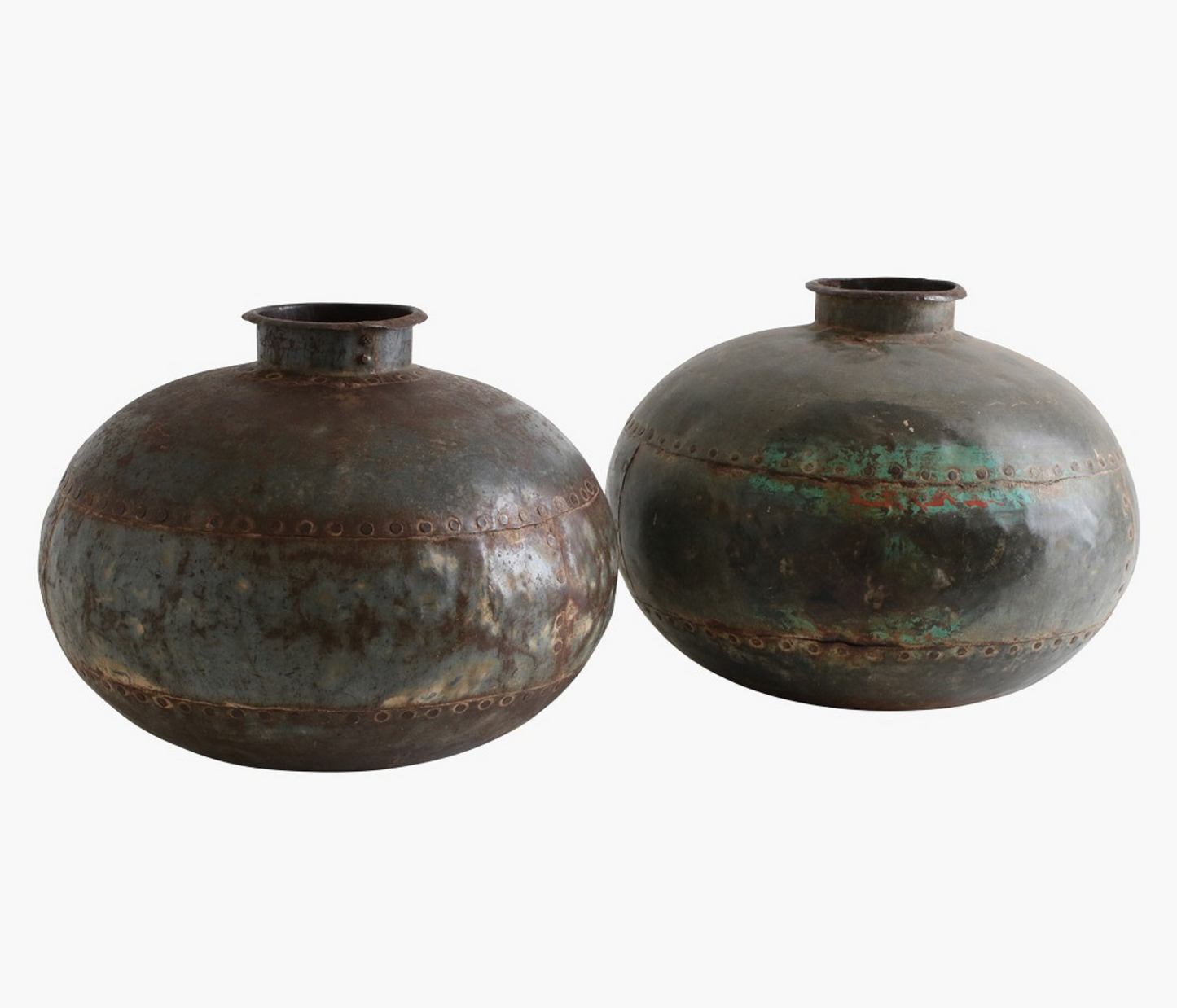 Recipiente agua metálico circular