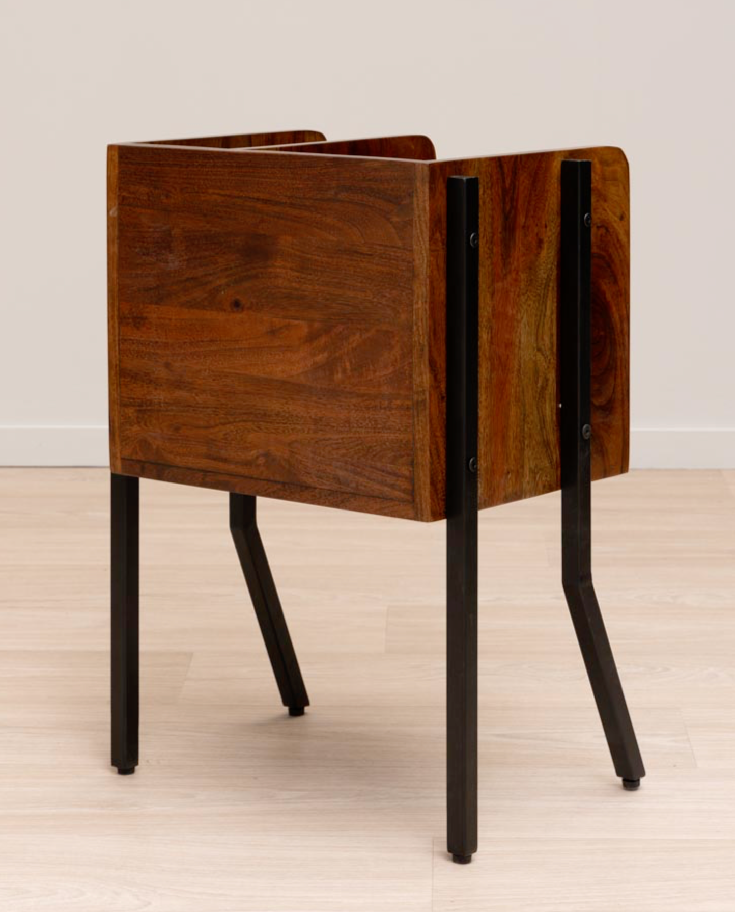 Mesa con estructura metálica