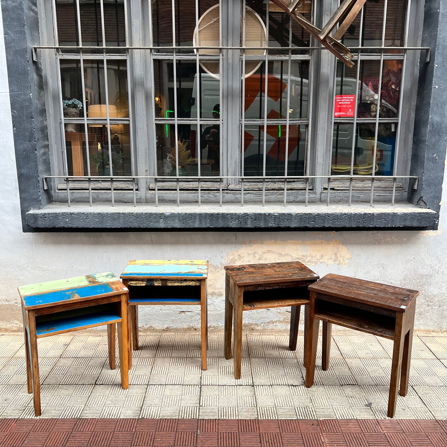 Mesa madera con cajón/hueco (Copia)