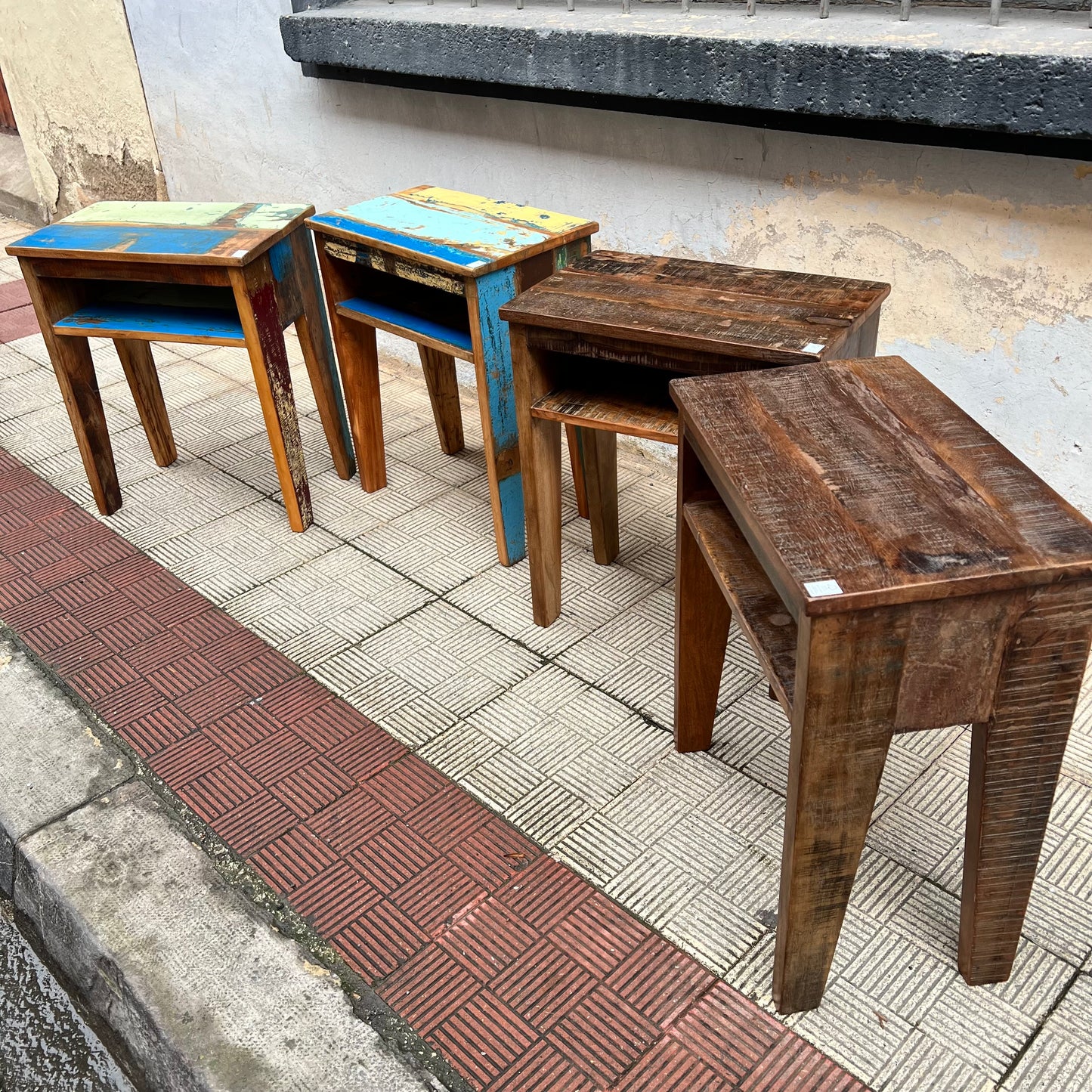 Mesa madera con cajón/hueco (Copia)