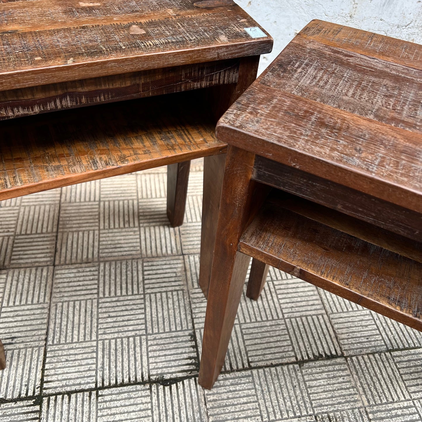 Mesa madera con cajón/hueco (Copia)