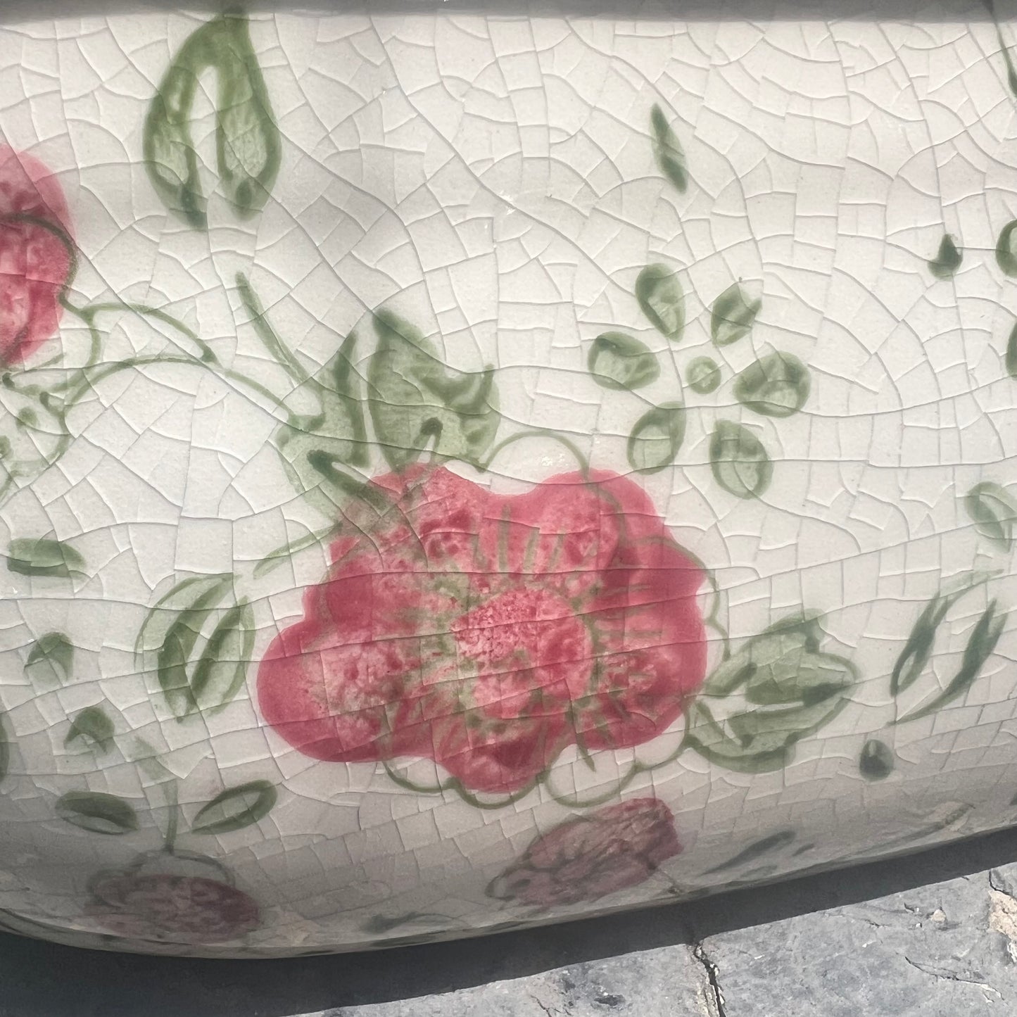 Macetero alargado flores craquelado