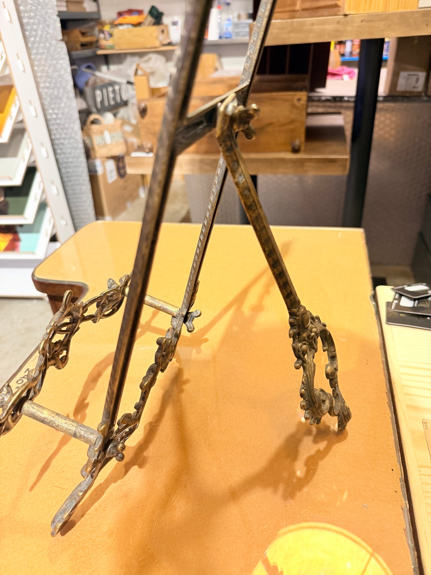 Soporte metálico antiguo