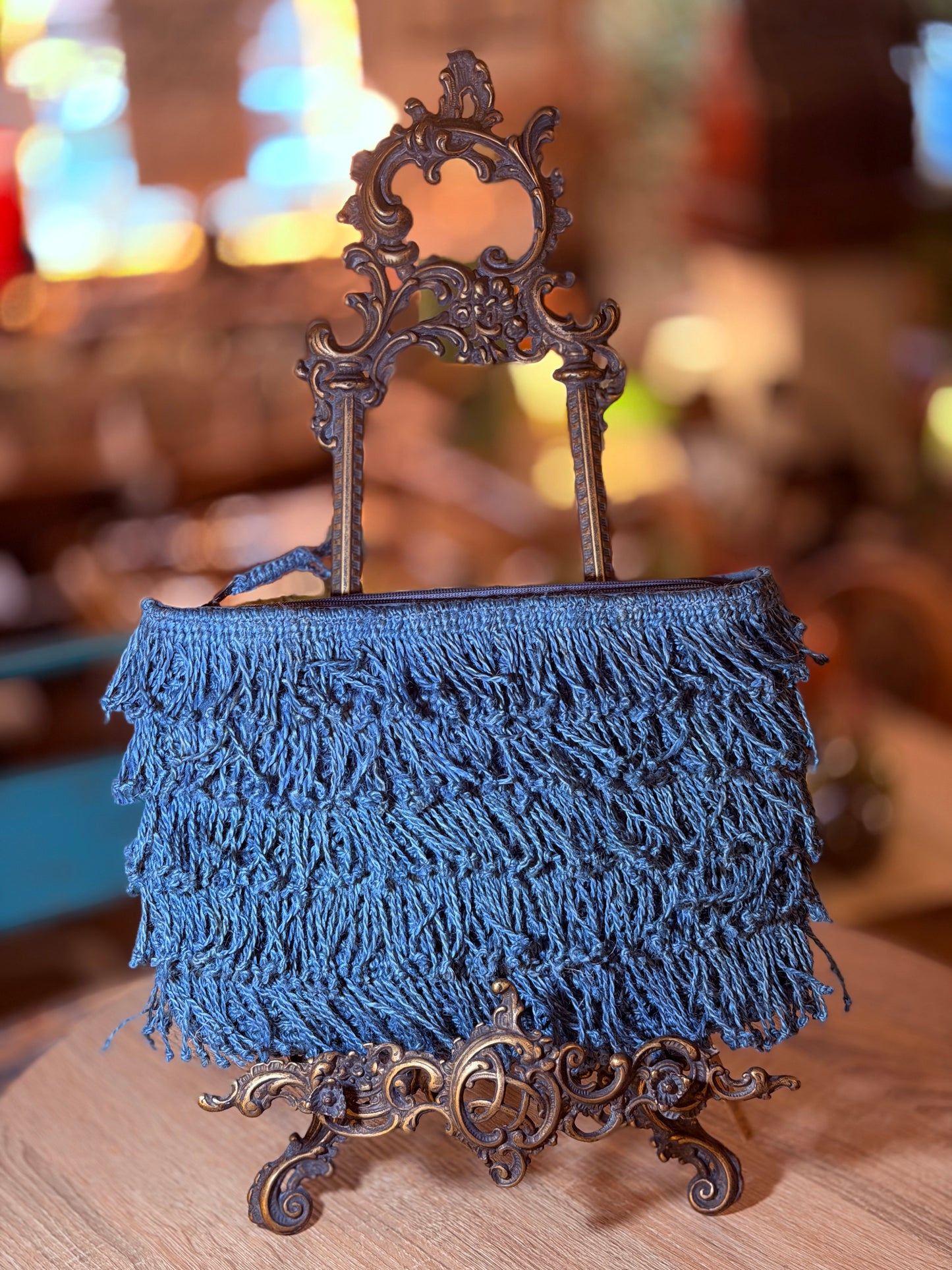 Bolso mano flecos azul