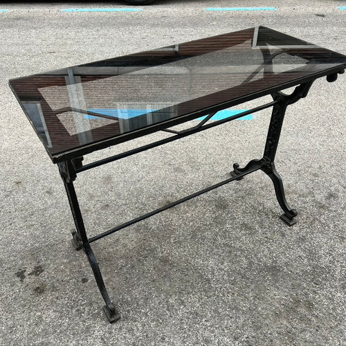 Mesa pata de forja y sobre de cristal