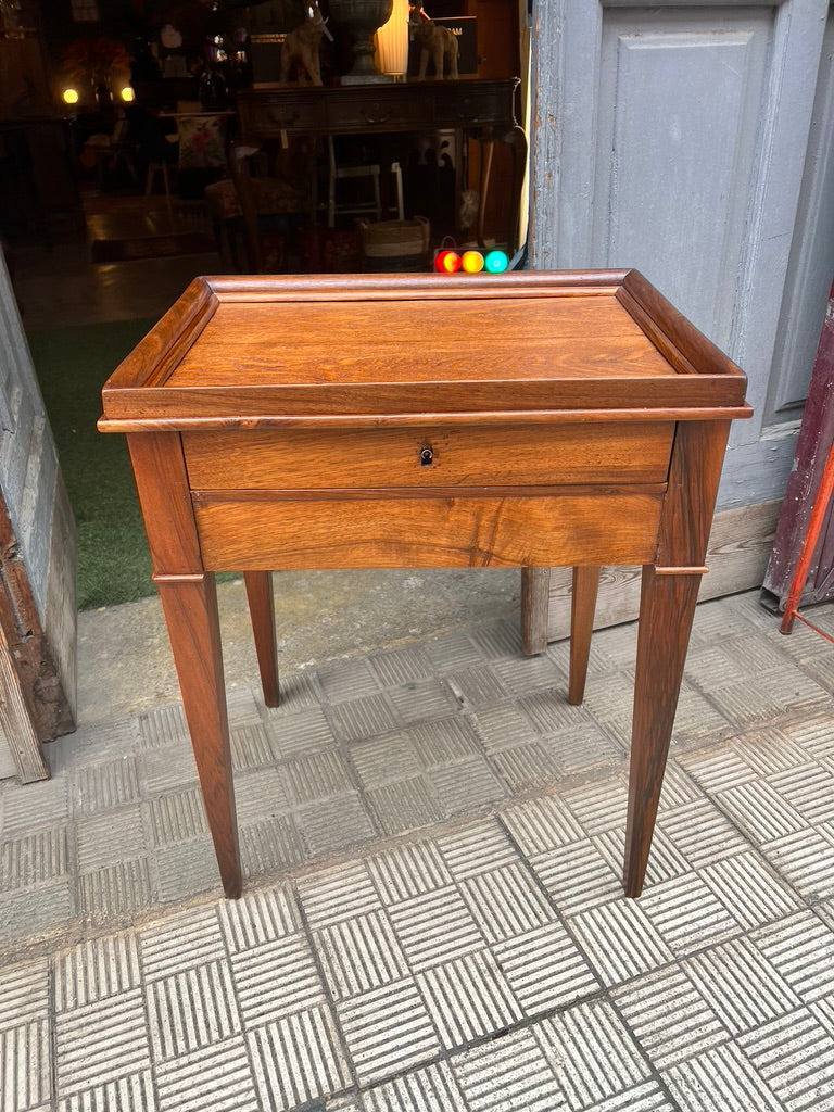 Mesa madera lineas rectas