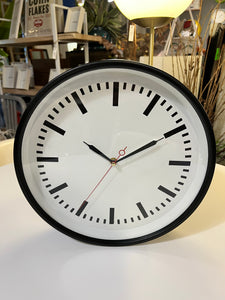Reloj negro sin numeros