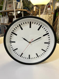 Reloj negro sin numeros