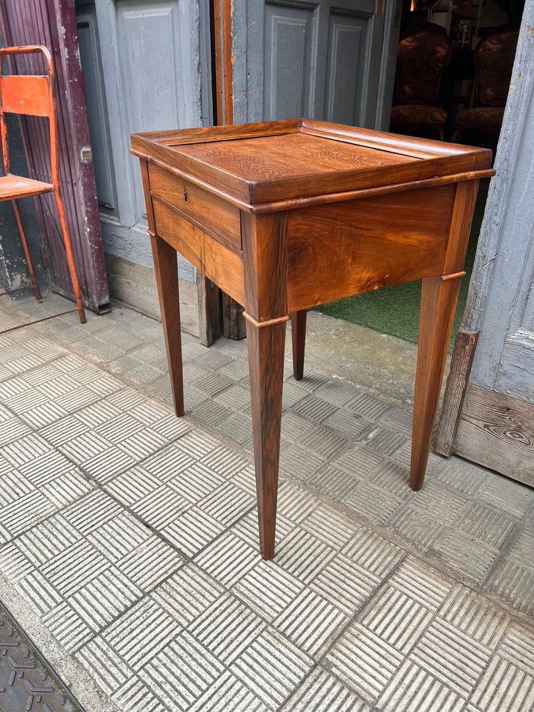 Mesa madera lineas rectas