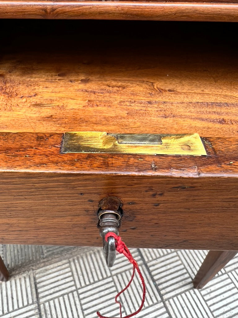 Mesa madera lineas rectas