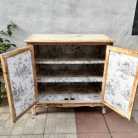 Cómoda madera tapizada