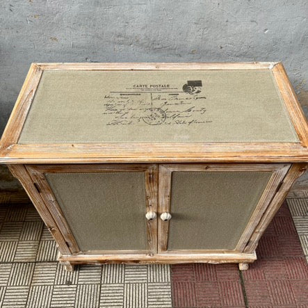 Cómoda madera tapizada
