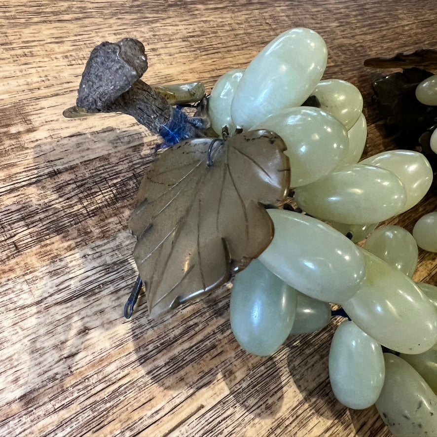 Pareja de racimos de uvas