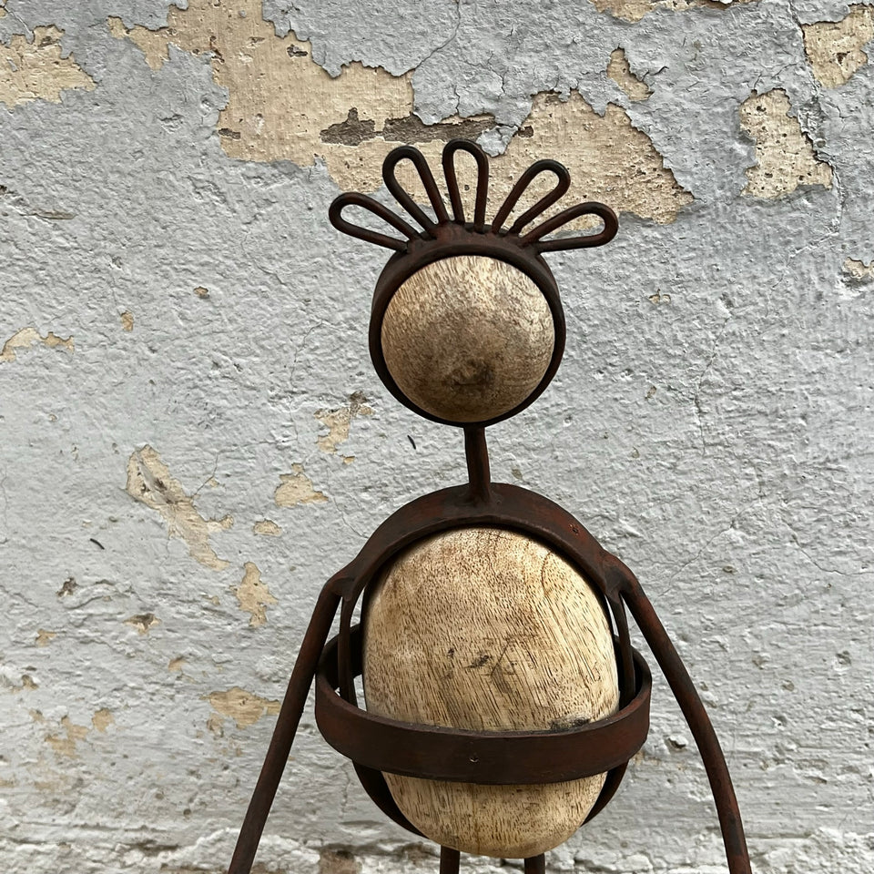 Escultura figura madera y metal