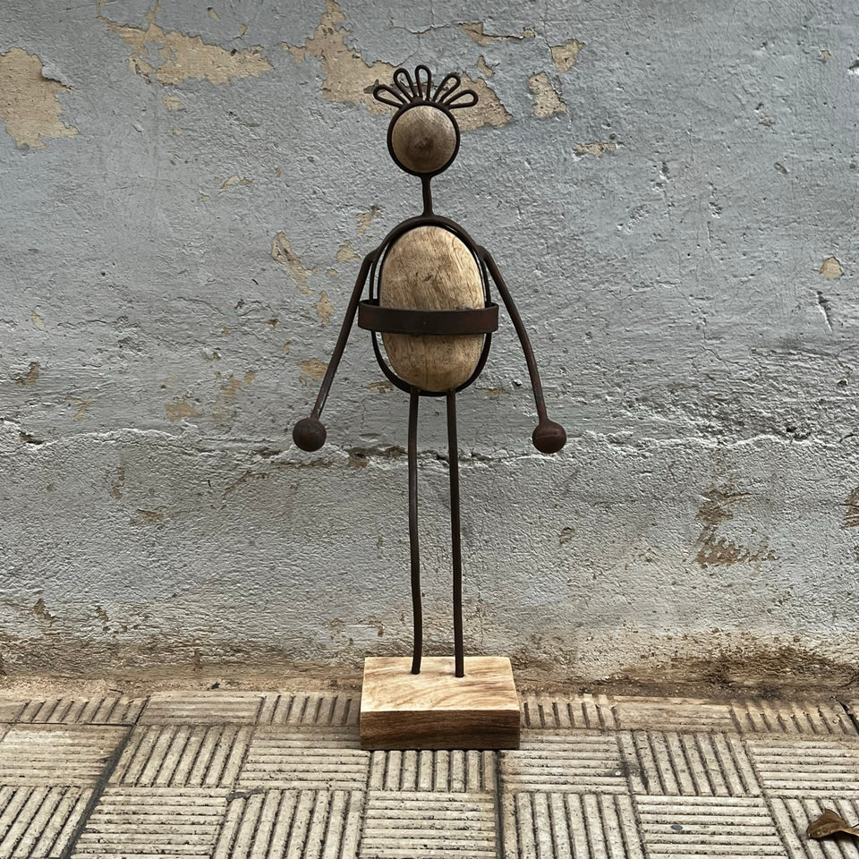Escultura figura madera y metal