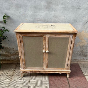 Cómoda madera tapizada