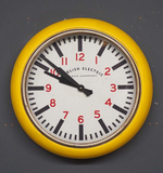 Reloj amarillo metálico