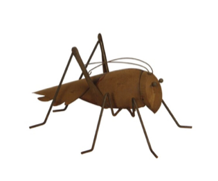 Figura saltamontes metálico
