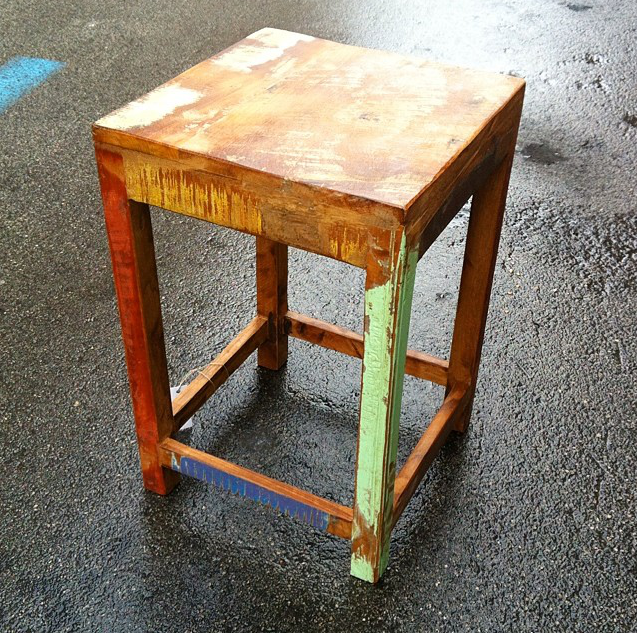 Taburete madera cuadrado