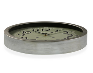 Reloj verde y metal