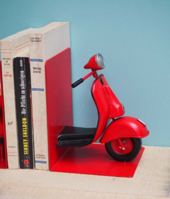 Sujeta libros vespa roja