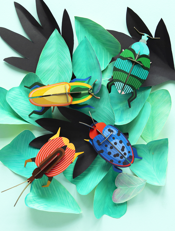 Figura Escarabajo Azul y Rojo Carton Puzle