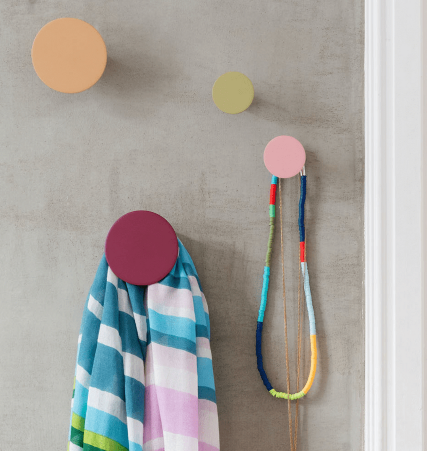 Set 4 colgadores pared granates y verdes