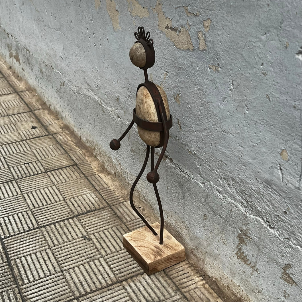 Escultura figura madera y metal