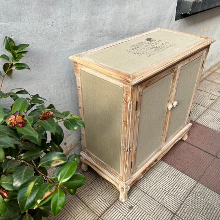 Cómoda madera tapizada