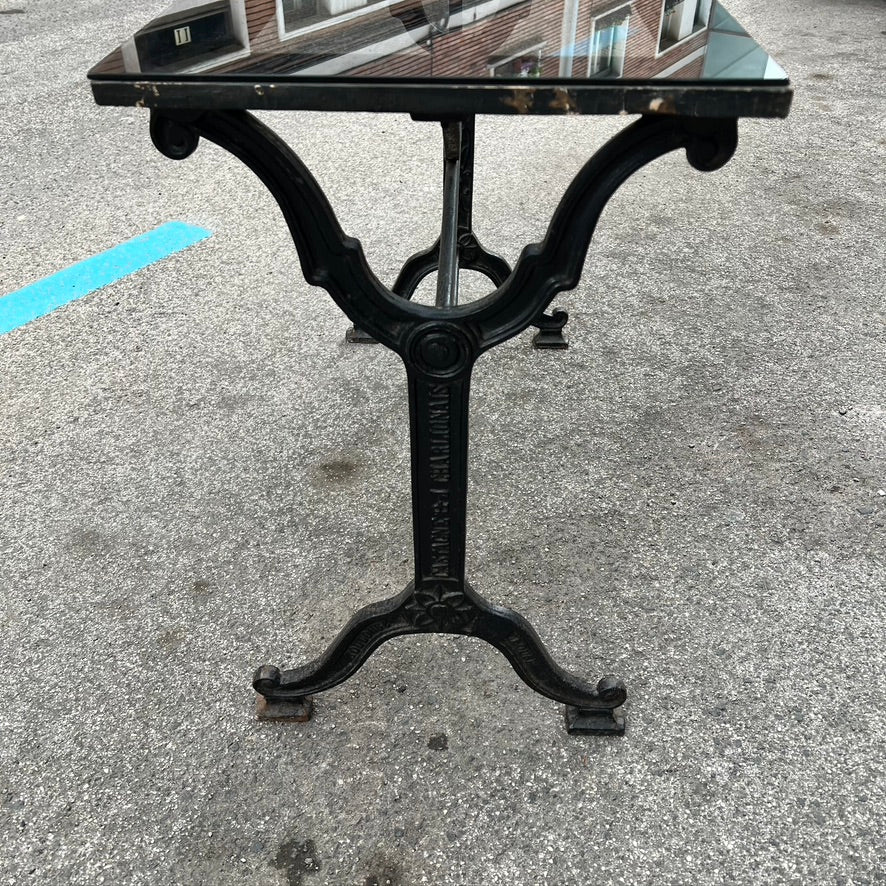 Mesa pata de forja y sobre de cristal
