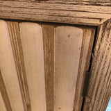 Comoda madera rayada grande