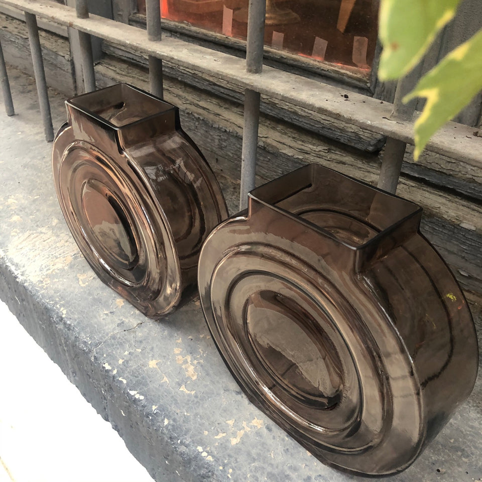 Jarron marron art deco redondo