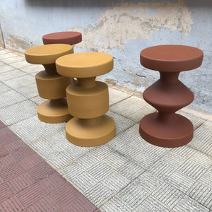 Taburete metálico mostaza